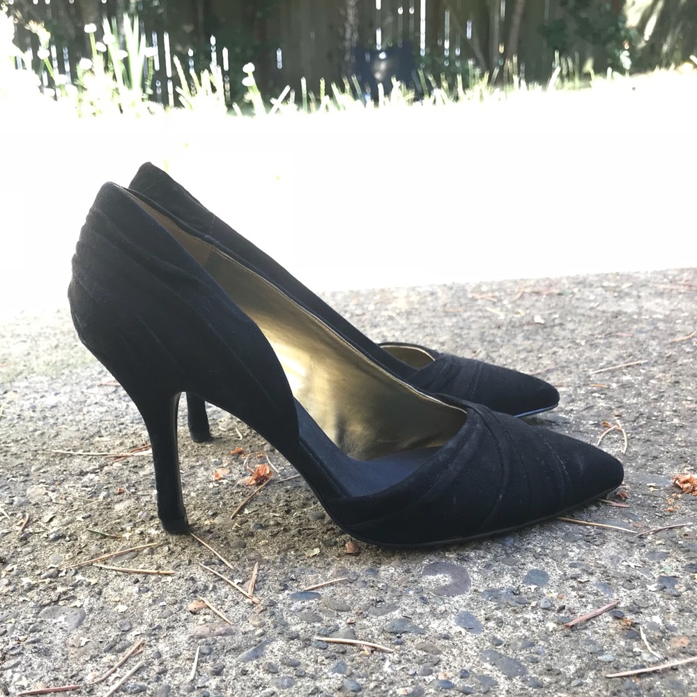 Nine West black pumps